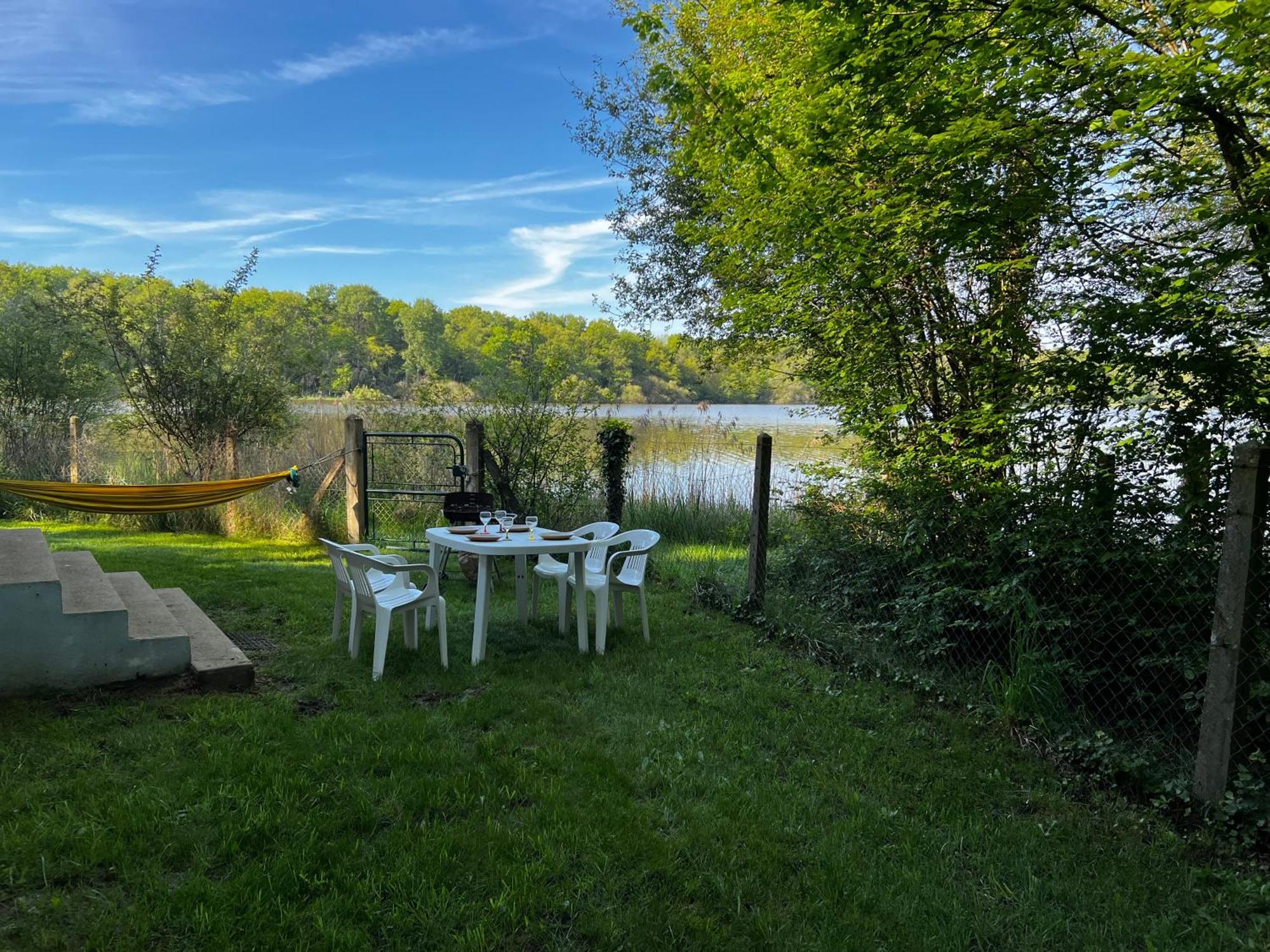 Chalet Au Bord De L'Etang 4 Pers Les Boulmiers Exteriör bild
